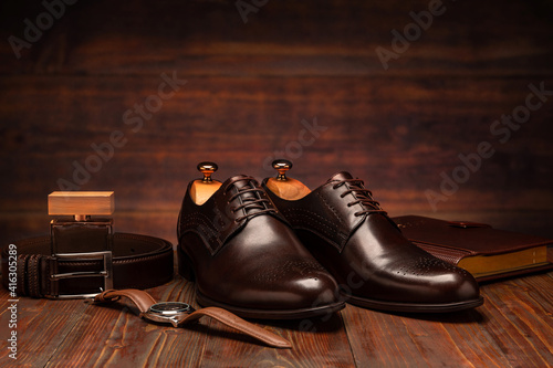Konstfotografi Men's leather new brown shoes