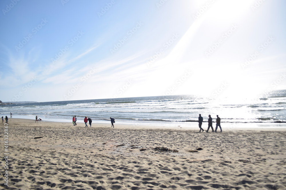 orilla del mar, personas en la playa, Chile Maitencillo 