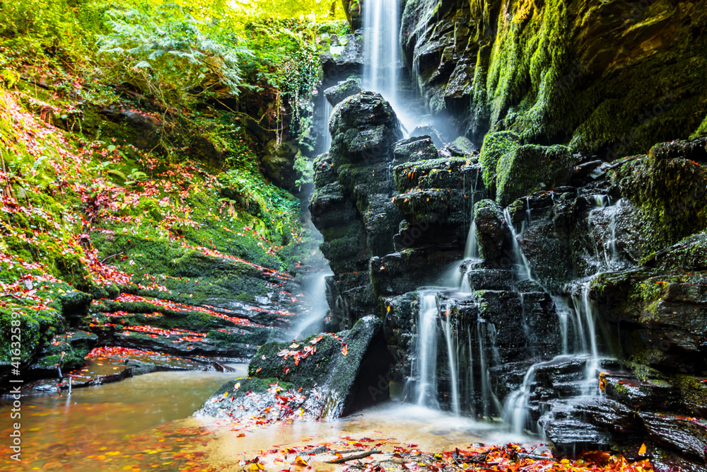 Fototapeta premium Dagpinar Waterfall in Bursa City of Turkey