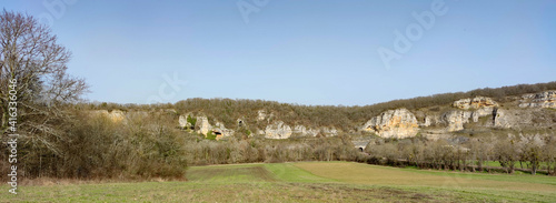 grottes et falaises de Saint-Moré dans l'Yonne en Bourgogne