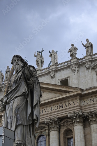 Le Vatican et ses statues.  © Lna