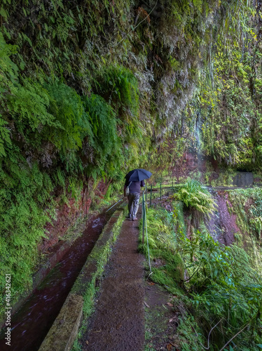 Der Wasserfall blockiert den Wanderweg © Lichtblick