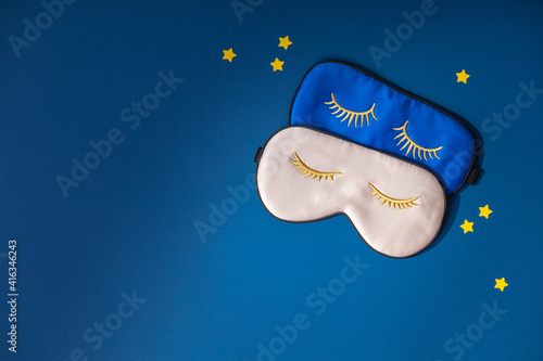 Cuadro en lienzo Two sleeping masks and paper stars on blue background, concept of rest, quality