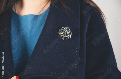 Fotobehang woman coat brooch