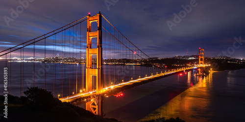Fototapeta Naklejka Na Ścianę i Meble -  San Francisco Golden Gate Bridge Sunrise