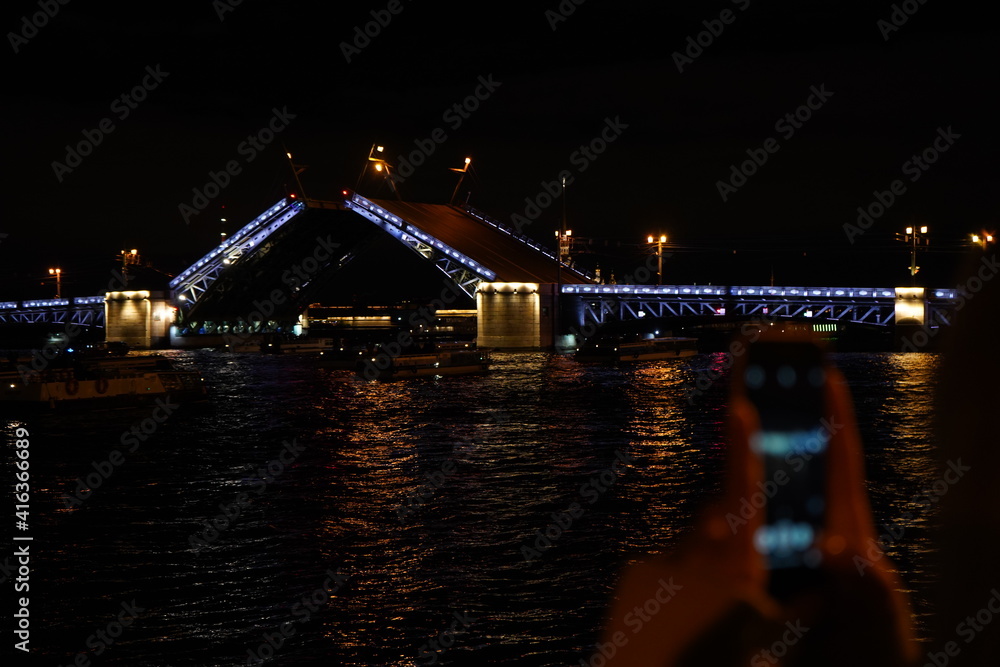 Obraz premium night view of the bridge St. Petersburg