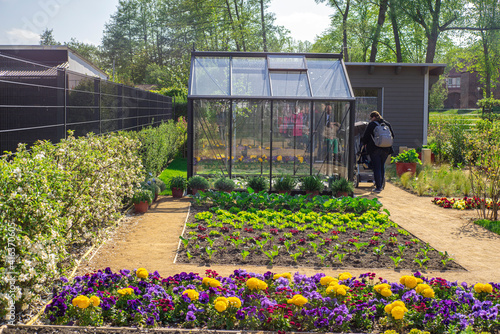 Schrebergarten mit Gewächshaus