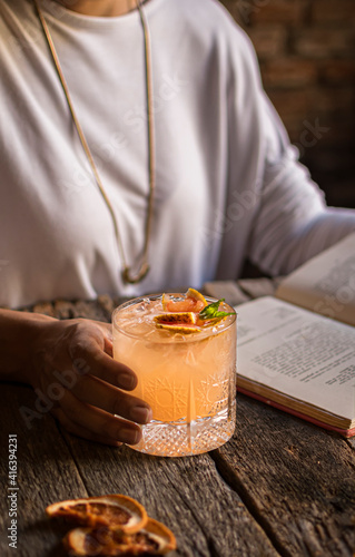 lectura y coctel