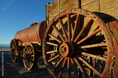 Bilde på lerret 20 Mule Team mining carts at the Harmony Borax Works, Death Valley, California