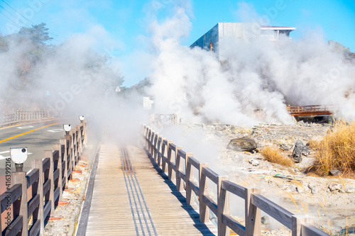 日本にある長崎県の観光名所「雲仙地獄」と「雲仙温泉」の写真 © Masaharu Shirosuna