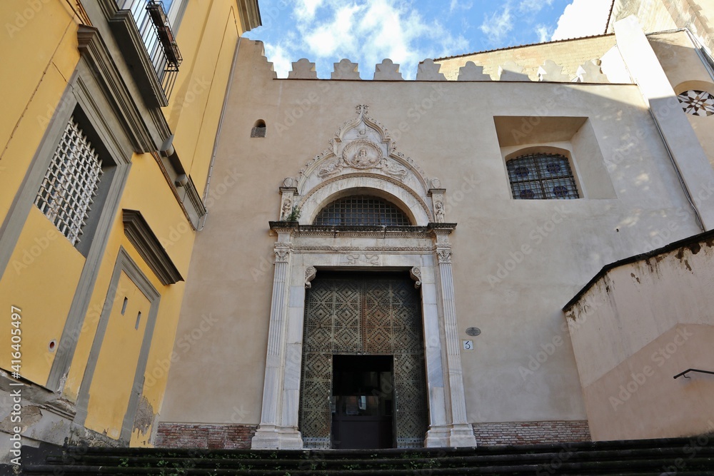 Napoli – Ingresso secondario della Basilica di San Domenico Maggiore