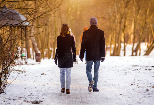  A guy and a girl walking in winter Park 