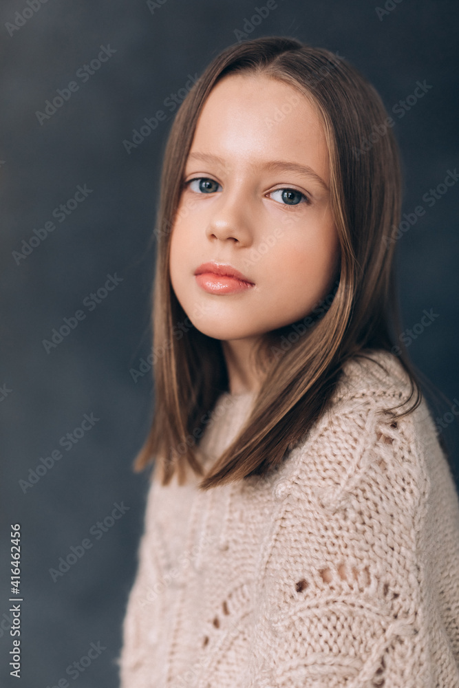 Naklejka premium Fashion stylish caucasian girl portrait in studio 