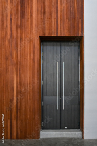 Fototapeta Naklejka Na Ścianę i Meble -  old wooden doors