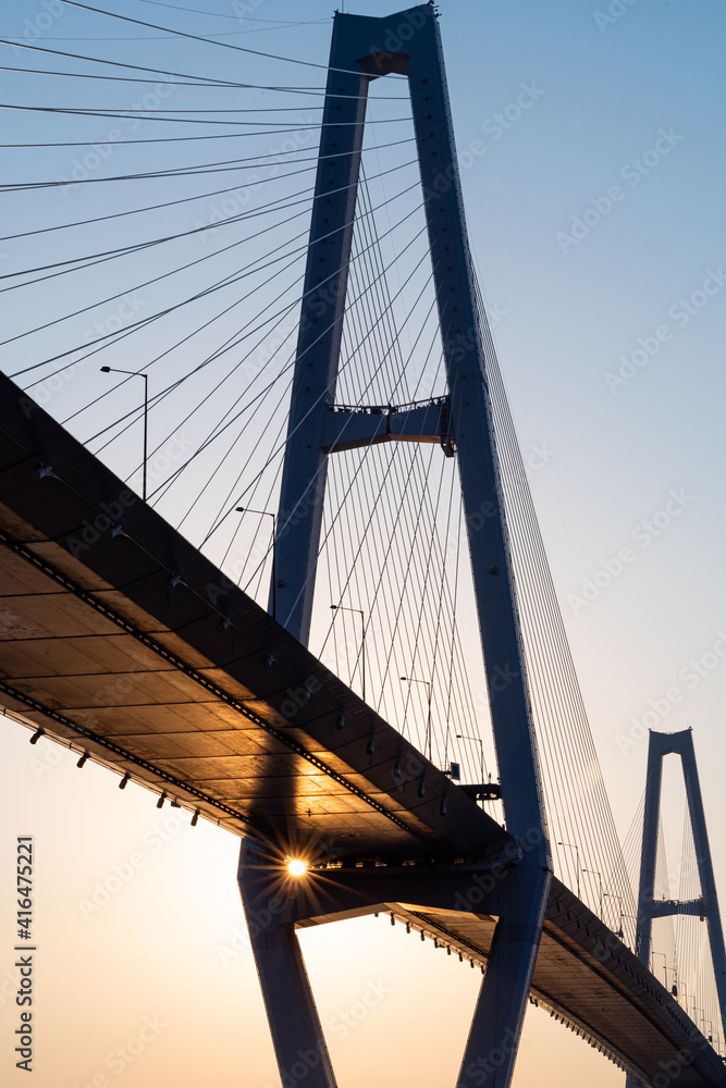 Fototapeta premium 夕暮れの名港トリトン