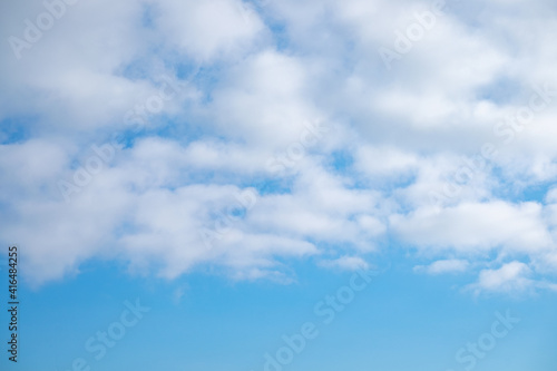 フワフワした雲と空の背景素材