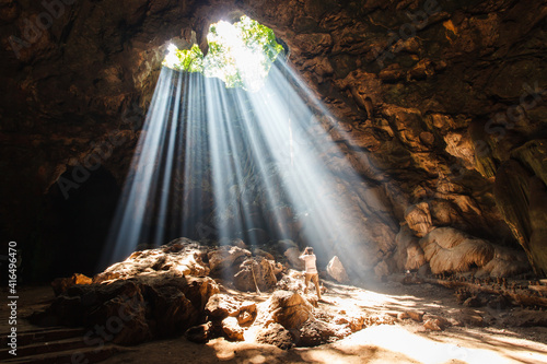 Stampa su tela Sun Beams Shine Down Through Cave