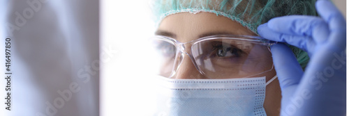 Quadro em tela Portrait of doctor in protective clothing mask and glasses