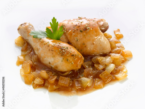 pollo guisado con verduras y patatas sobre fondo blanco, vista cenital. stewed chicken with vegetables and potatoes on white background, overhead view. photo