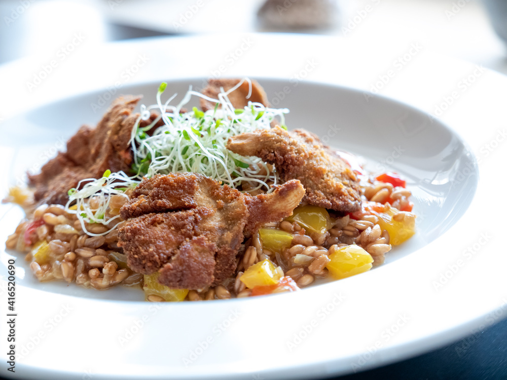 Gebackene Austernpilze mit Paprika-Dinkel-Risotto Gebackene Austernpilze mit Paprika-Dinkel-Risotto