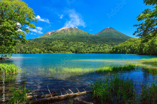 Wallpaper Mural 阿寒摩周国立公園　オンネトー Torontodigital.ca