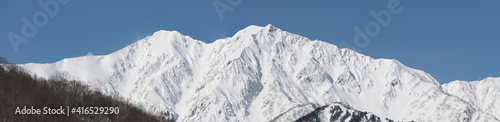 雪の五竜岳稜線パノラマ 冬