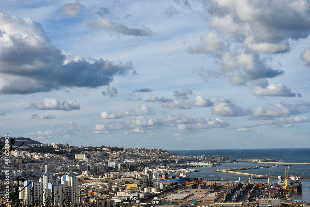Obraz premium a beautiful aerial panoramic view of Algiers city port