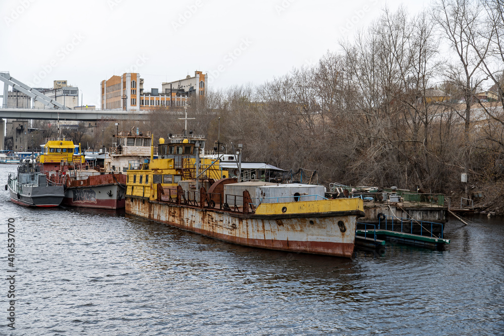 Fototapeta premium ships in the spring on the river in the docks