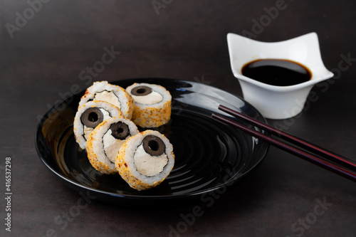 Sushi y hand rolls asiáticos photo