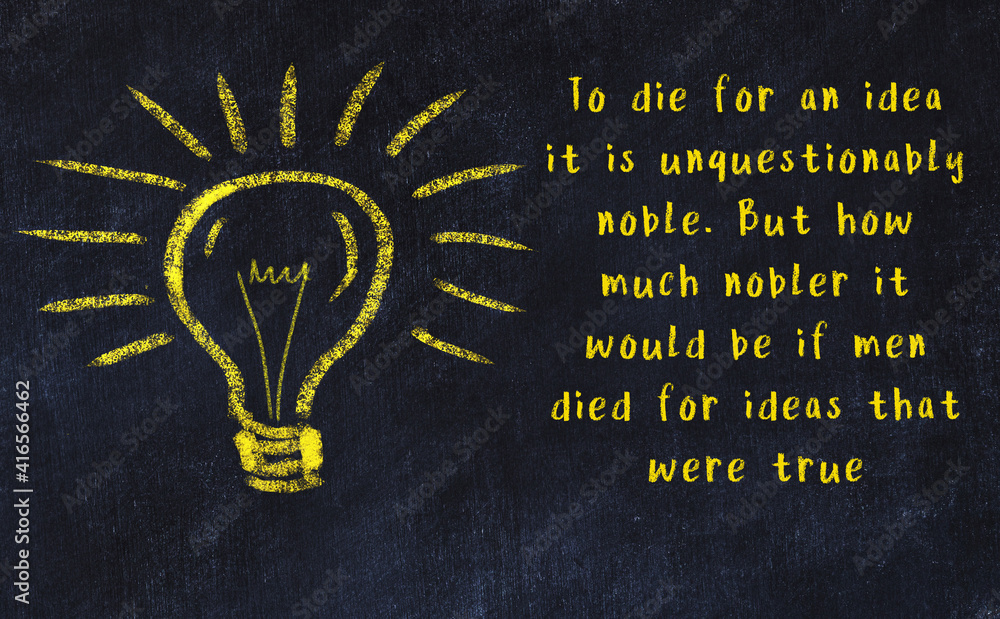 Black chalkboard with a bulb sketch and smart quote - obrazy, fototapety, plakaty 
