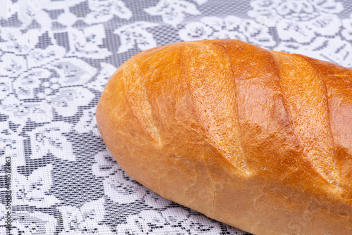 Obraz na płótnie Loaf of bread on a white tablecloth w salonie