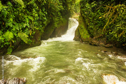 Cascada de Nambillo Mindo Ecuador