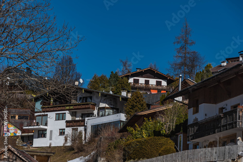 Wohnsiedlung am Berghang