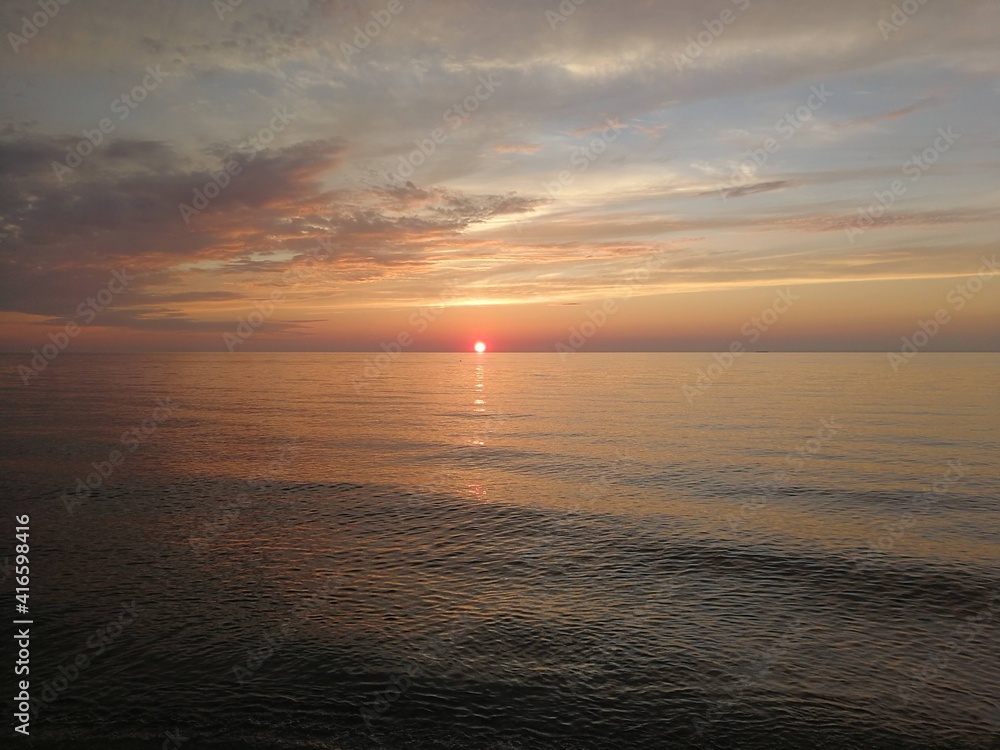 Naklejka premium Sunset over the Long Island Sound in Greenport, NY - July 2020