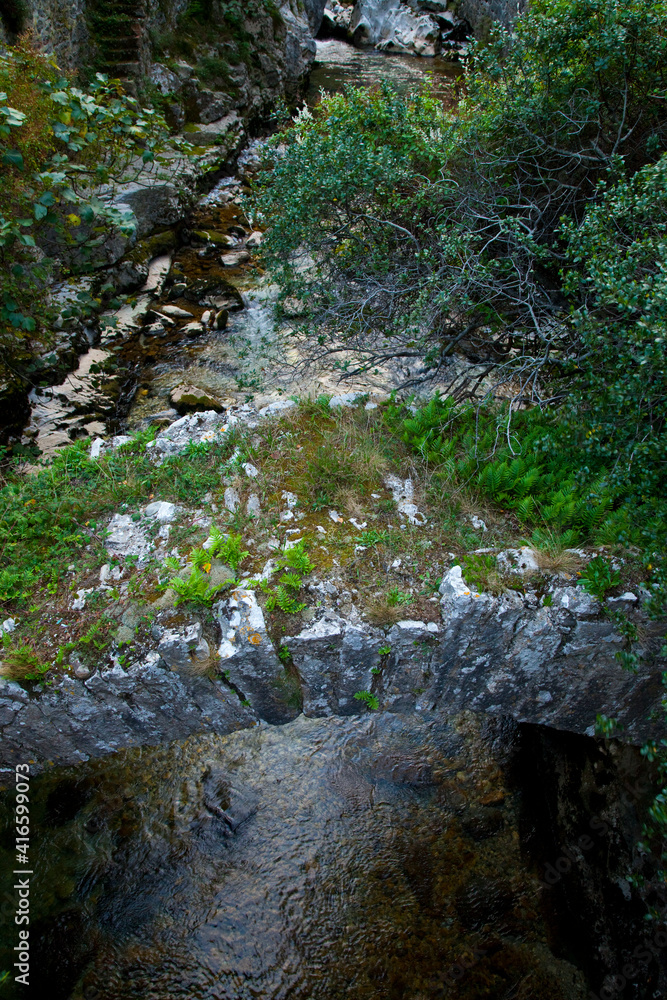 Río Urdón, Cuenca del Deva, Desfiladero de La Hermida, Cantabria. Río Urdón, Cuenca del Deva, Desfiladero de La Hermida, Cantabria.