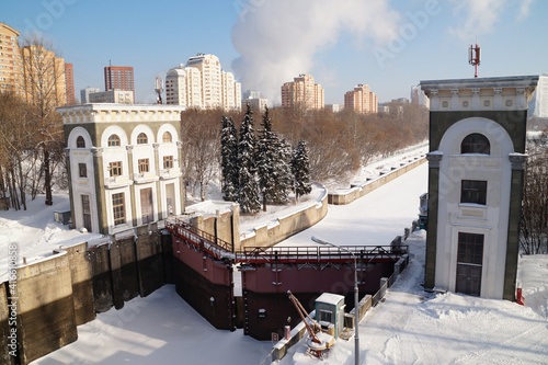 Картината върху платно sluice gates in winter