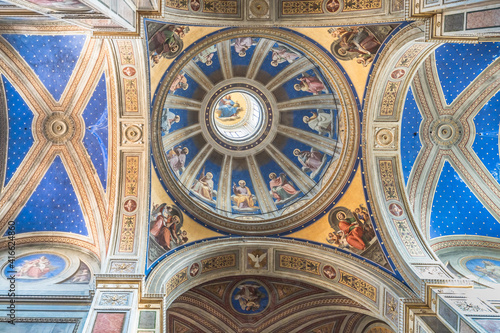 Kuppel der Kirche S. Agostino in Campo Marzio in der N  he der Piazza Navona in Rom