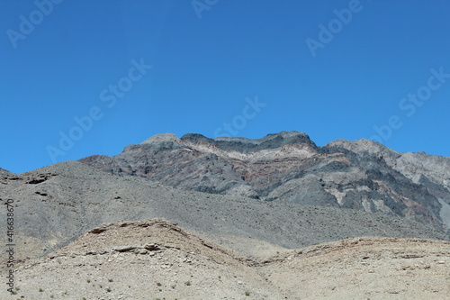 Hitzepol Death Valley Tal des Todes Gebirskette mit h  geligen Canyon und Kratern