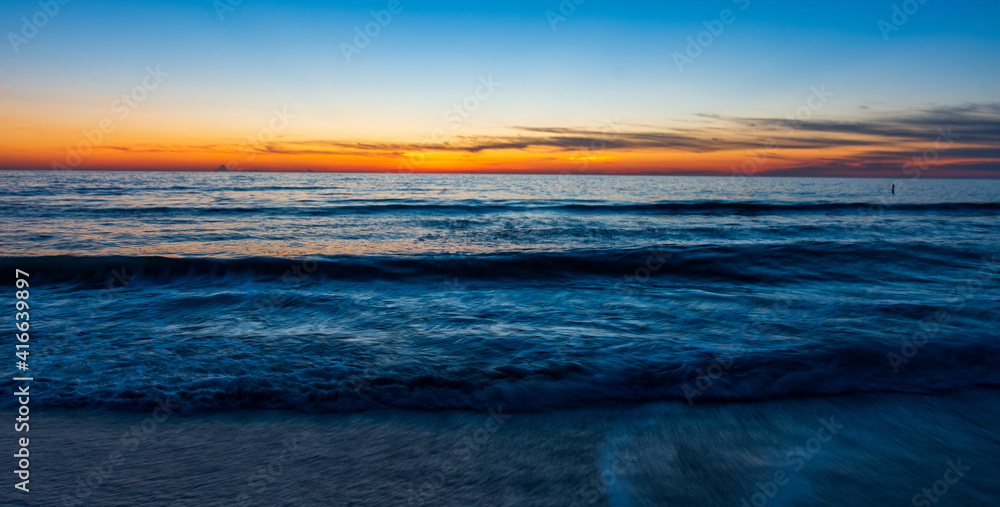 Obraz premium sunset at the beach