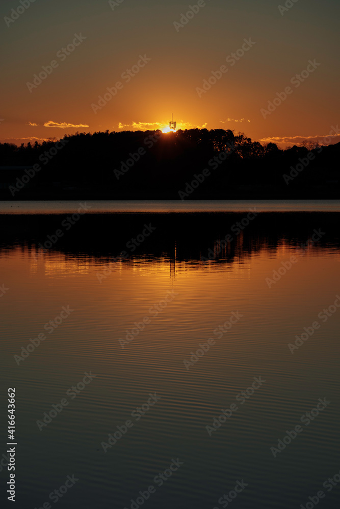 湖面の反射が美しい手賀沼の夕焼け
