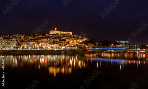 Coimbra à noite vista da margem esquerda do Mondego © António Duarte