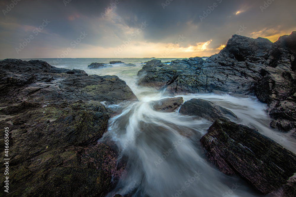 Obraz premium sunrise over the river