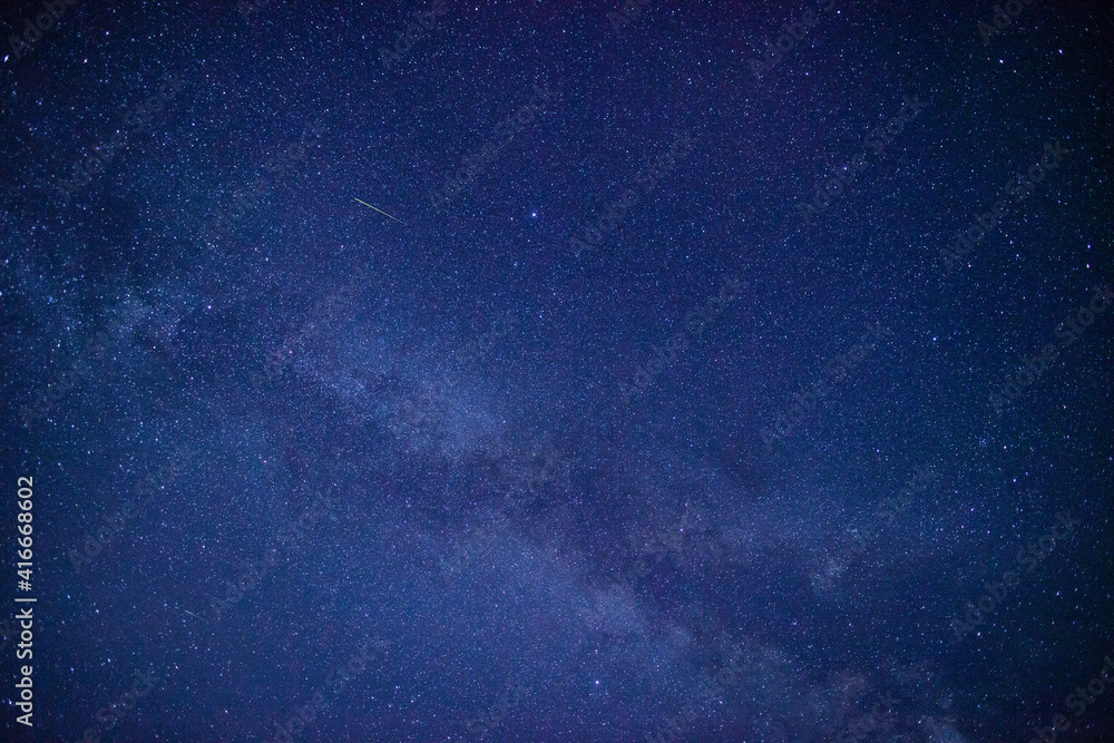 Fototapeta premium 天の川に流星がながれる 岩木山より