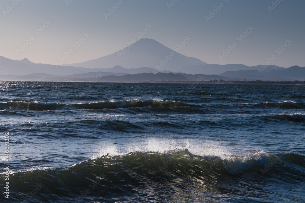 片瀬西浜の海と富士山