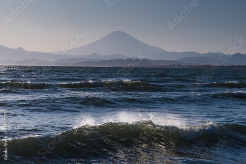 片瀬西浜の海と富士山