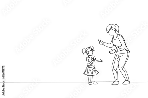 Single continuous line drawing of young mom giving talk some good advice to her daughter at home. Communication concept. Happy family parenting. Trendy one line draw design vector graphic illustration