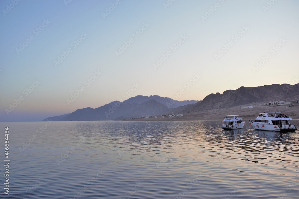 Fototapeta premium #waterscape#Egypt#mobilephotography#morning#sunrise#sky#reflection#earlymorning#sea#picture#photooftheday#landscapephotography#landscape#nature#naturegram#clouds#horizon#scenery#sand#amazing#wow#earth