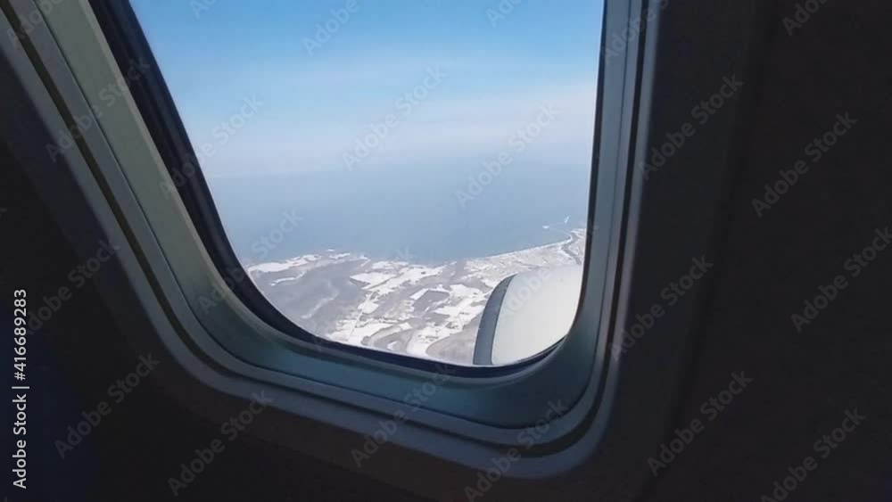 飛行機の窓から見える雪景色、北海道上空 飛行機の窓から見える雪景色、北海道上空