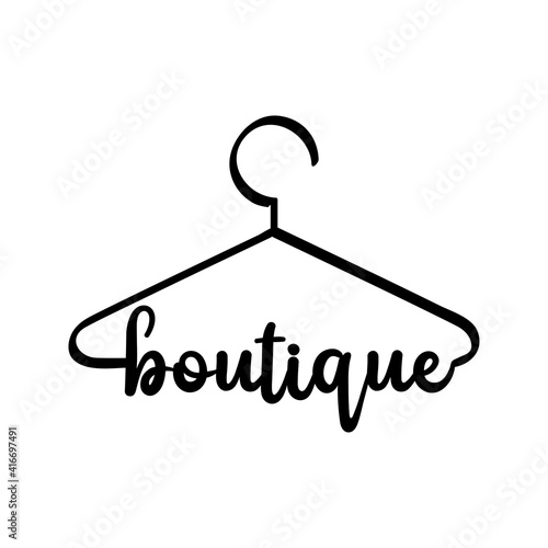 Logotipo con texto manuscrito boutique con forma de percha escrito a mano con lineas en color negro