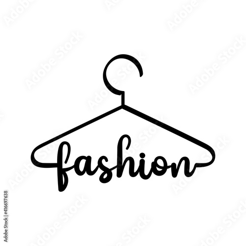 Logotipo con texto manuscrito fashion con forma de percha escrito a mano con lineas en color negro